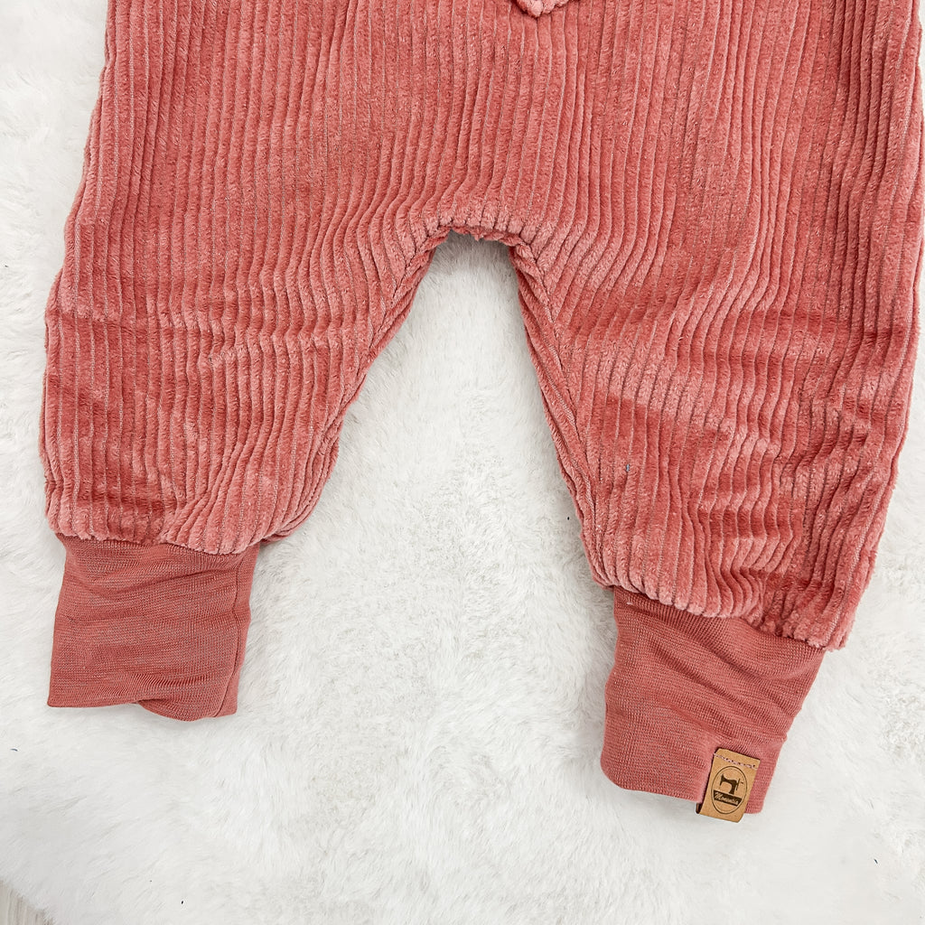 Cord Latzhose Korallenrosa - aus 100% Baumwolle
