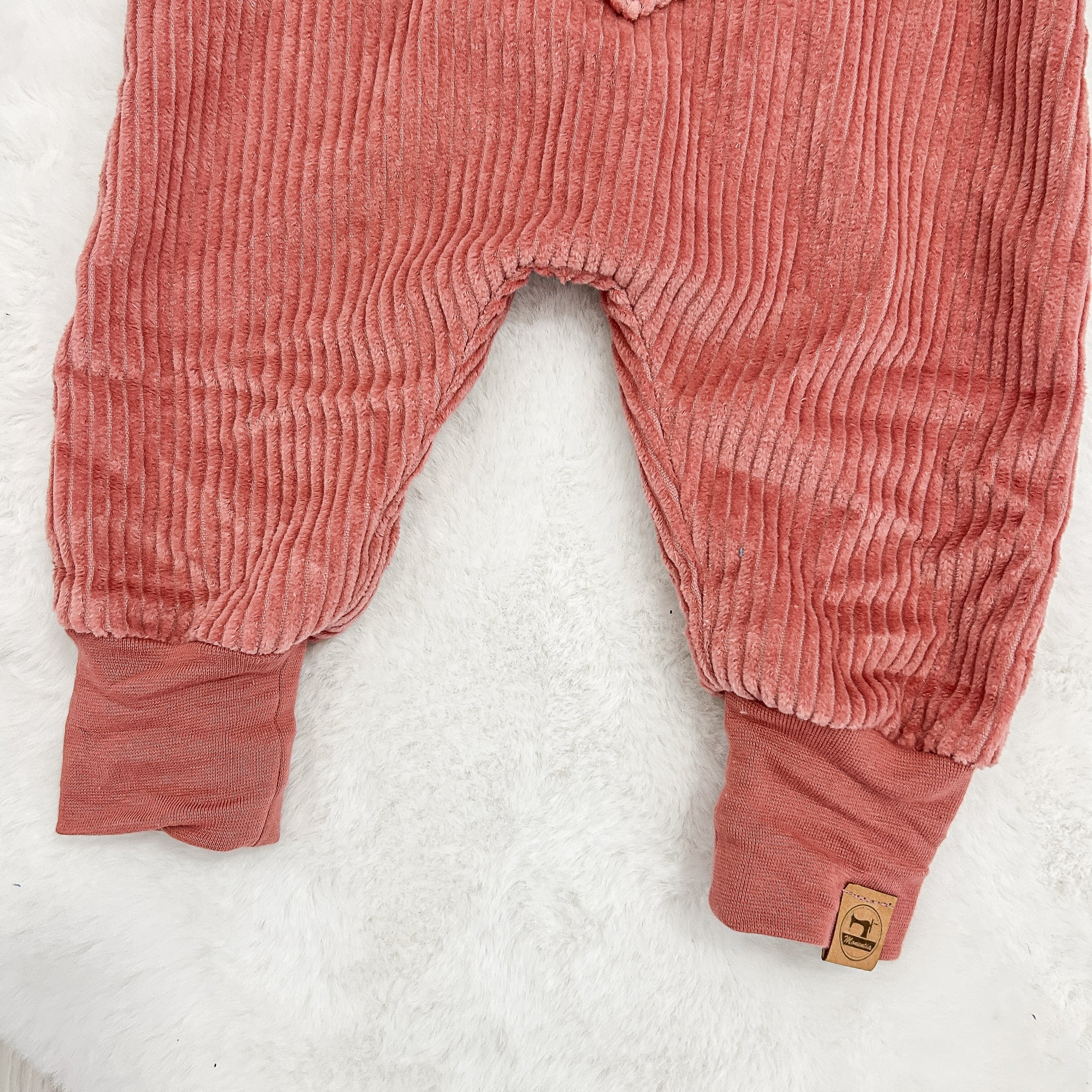 Cord Latzhose Korallenrosa - aus 100% Baumwolle