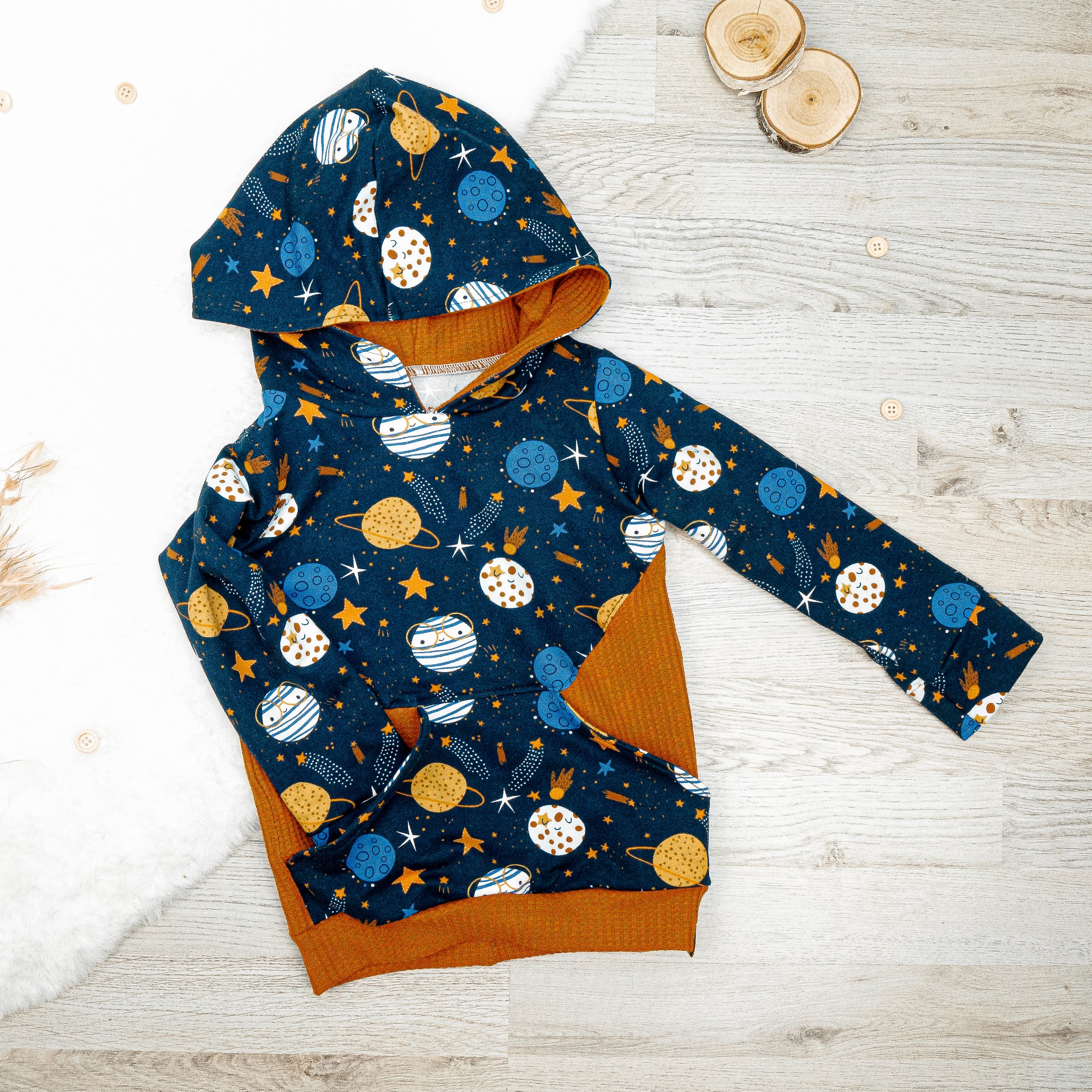 Hoodie leuchtende Planeten - Gr. 104