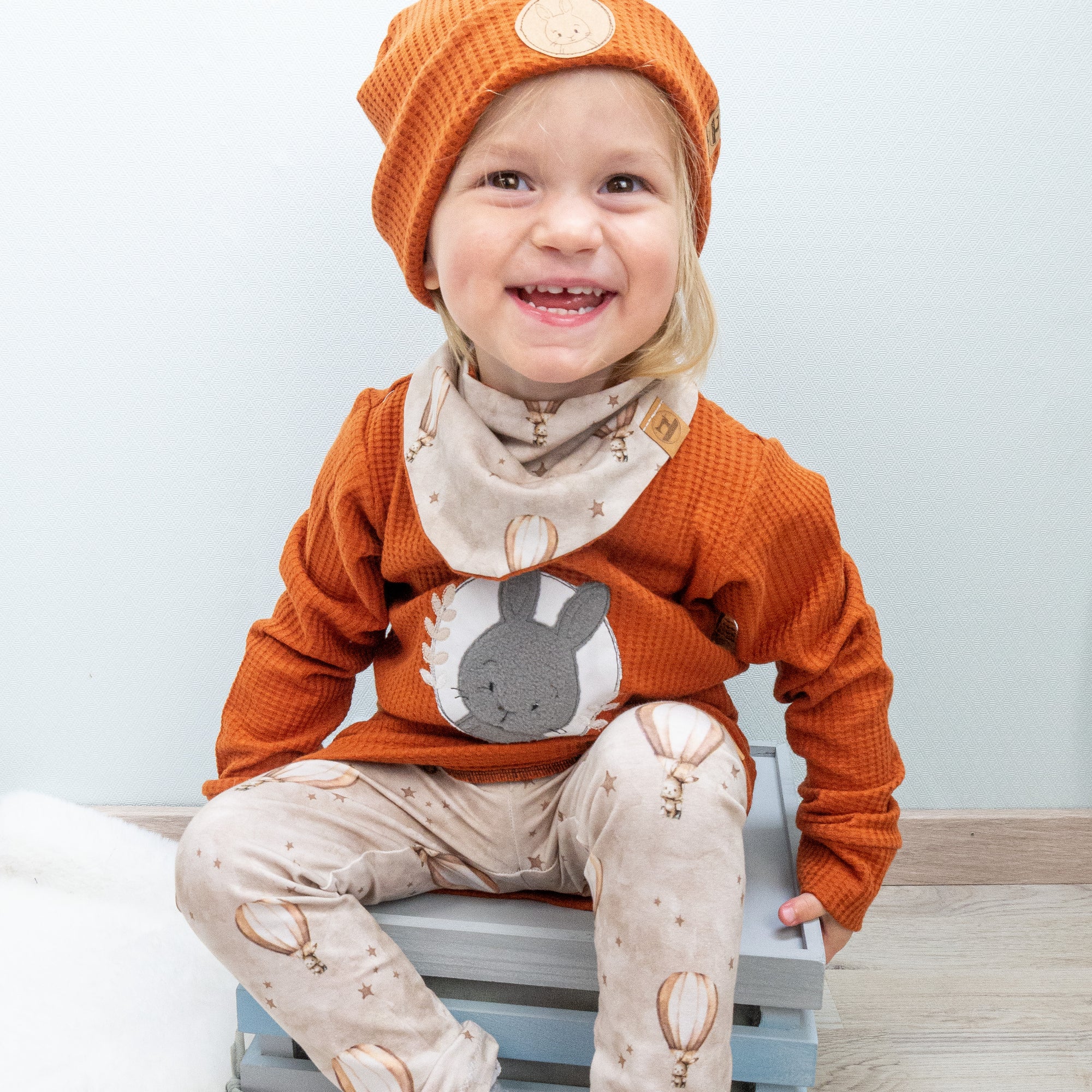 Langarmshirt mit Hasen Stickerei - Gr. 104