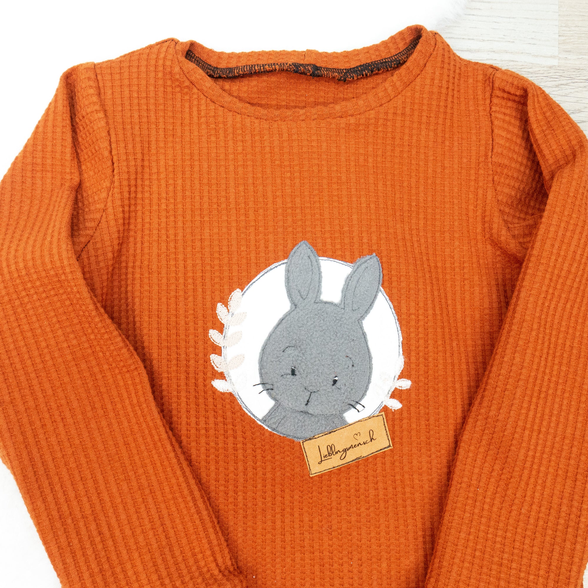 Langarmshirt mit Hasen Stickerei - Gr. 104