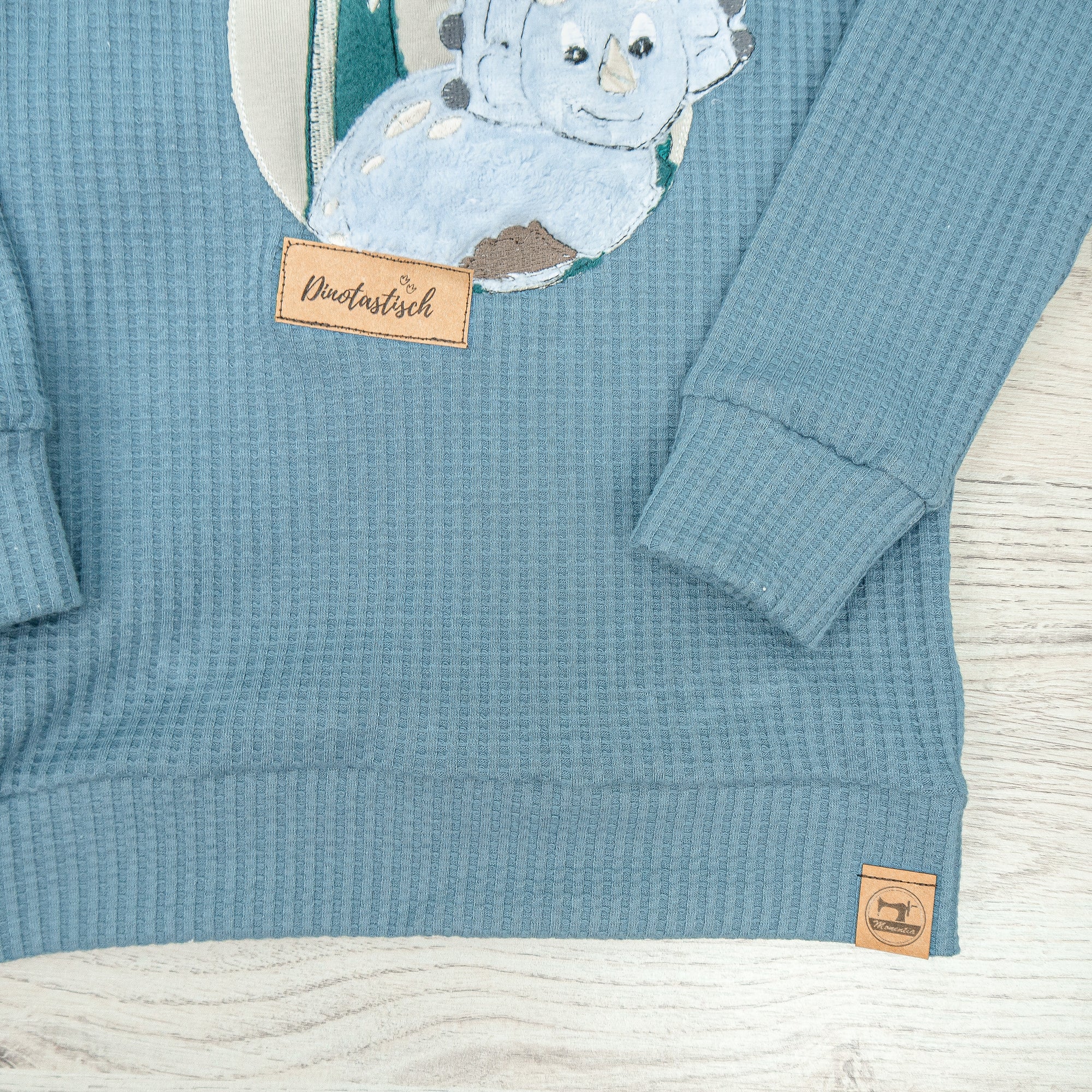 Langarmshirt mit Dino Stickerei - Gr. 104