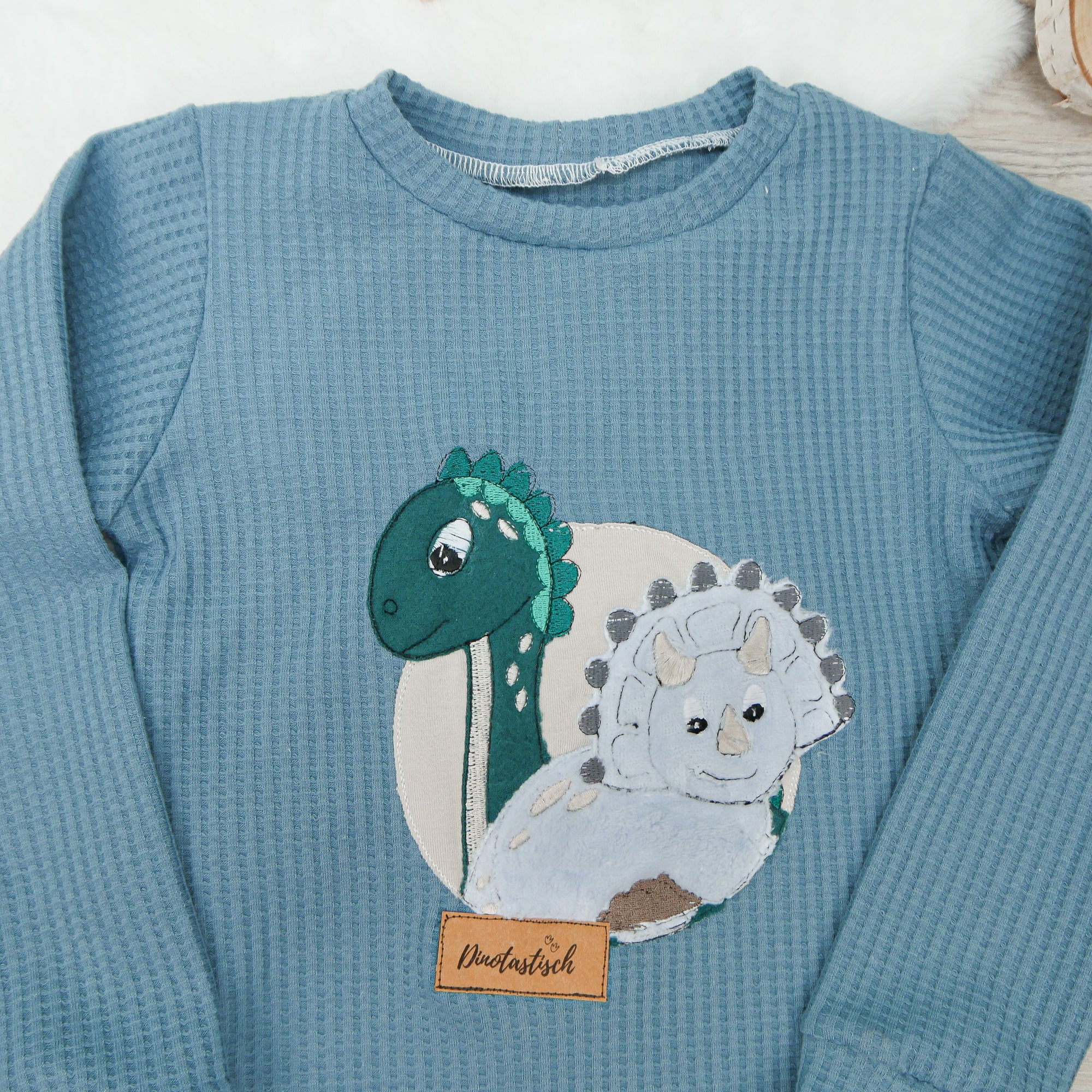 Langarmshirt mit Dino Stickerei - Gr. 104