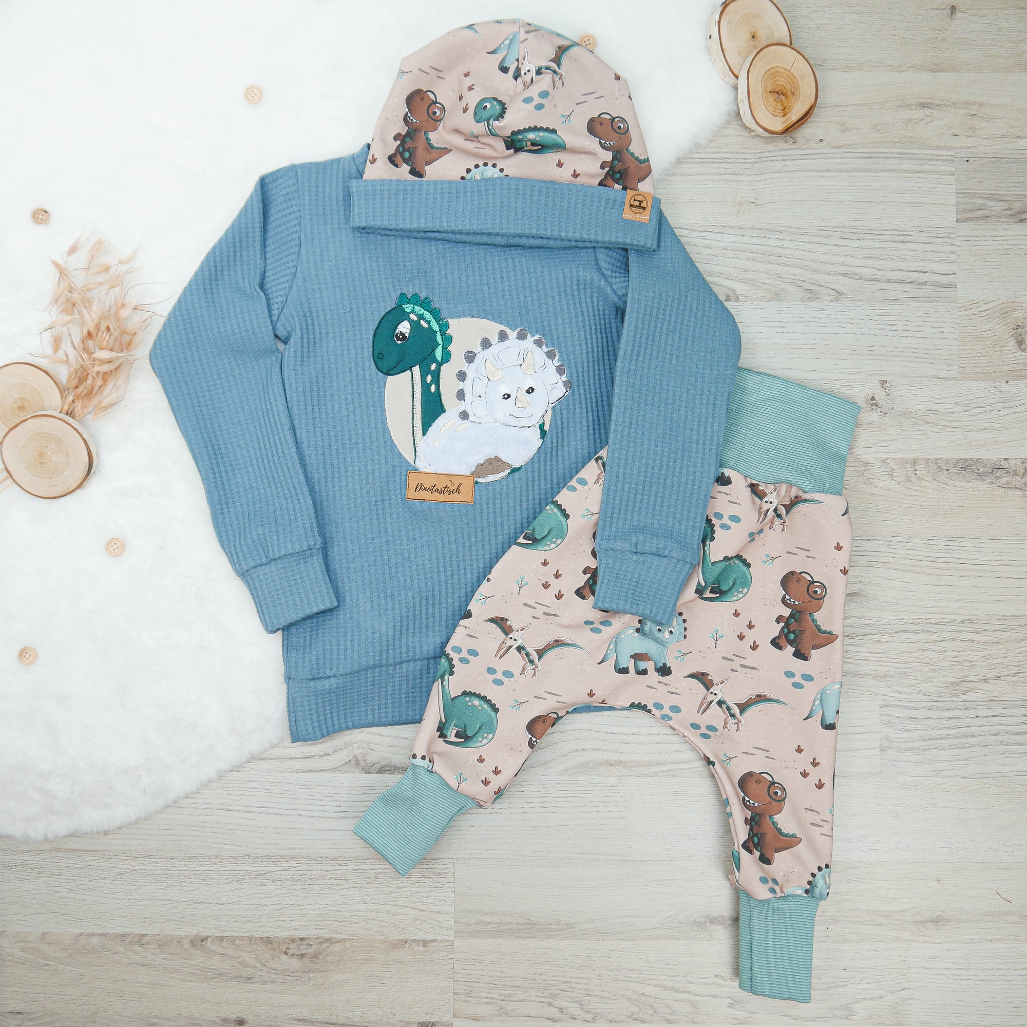 Langarmshirt mit Dino Stickerei - Gr. 104